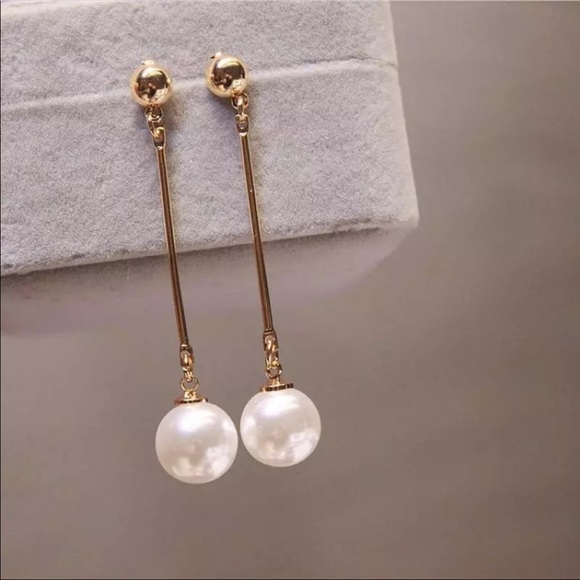 Jewelry - Gold pearl drop earrings new